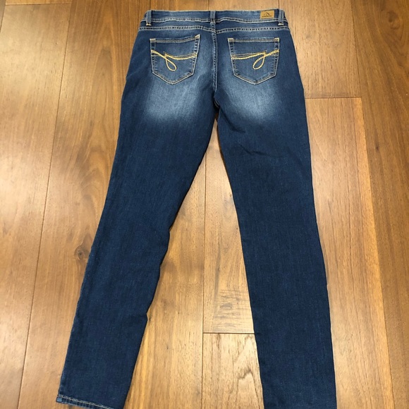 BNWT Jordache MidRise Skinny Jeans sz 6 - Picture 4 of 5
